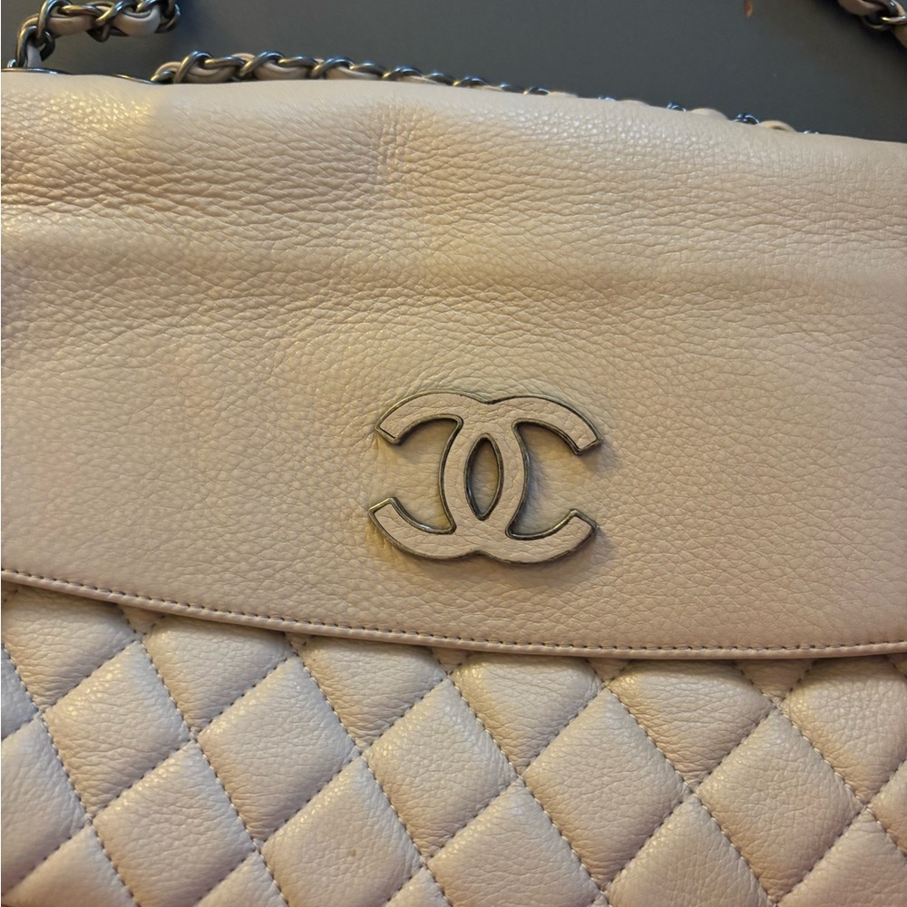 Chanel Authentic Hamptons Foldover Flap Bag Quilted Calfskin Tan Cream - Picture 3 of 14